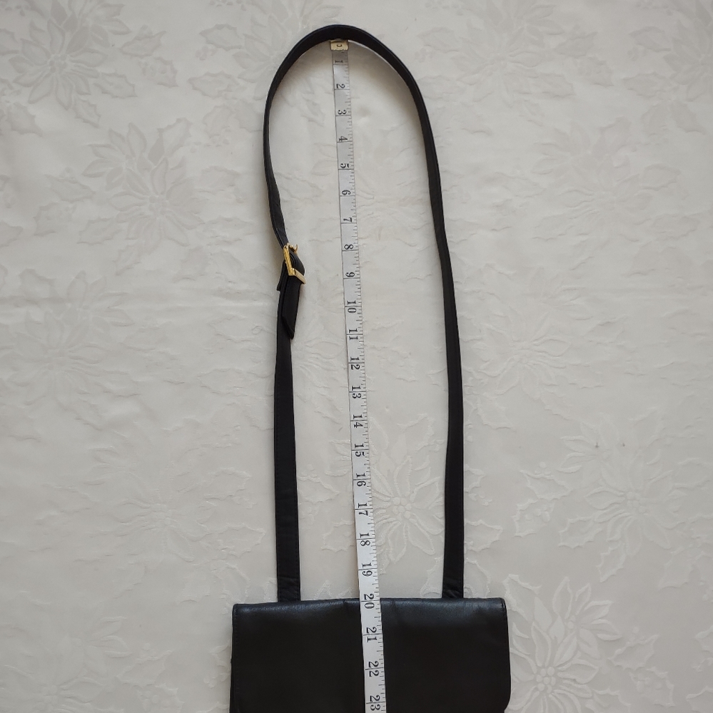 Vintage Black flap leather crossbody - Picture 7 of 12